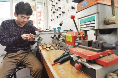 望谟开锁开锁店为啥“牛号”频现 听开锁师傅讲什么锁最防盗